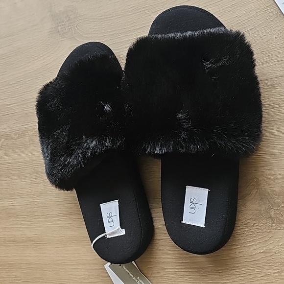 Skin Whitely Plush Slide in Black Size Small 35-37 - Picture 5 of 6